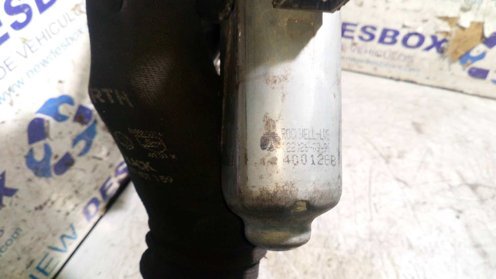 Recambio de ELEVALUNAS DELANTERO DERECHO para PEUGEOT 205 BERLINA 1.8D A9A referencia OEM IAM 4001288   - BLANCO 3