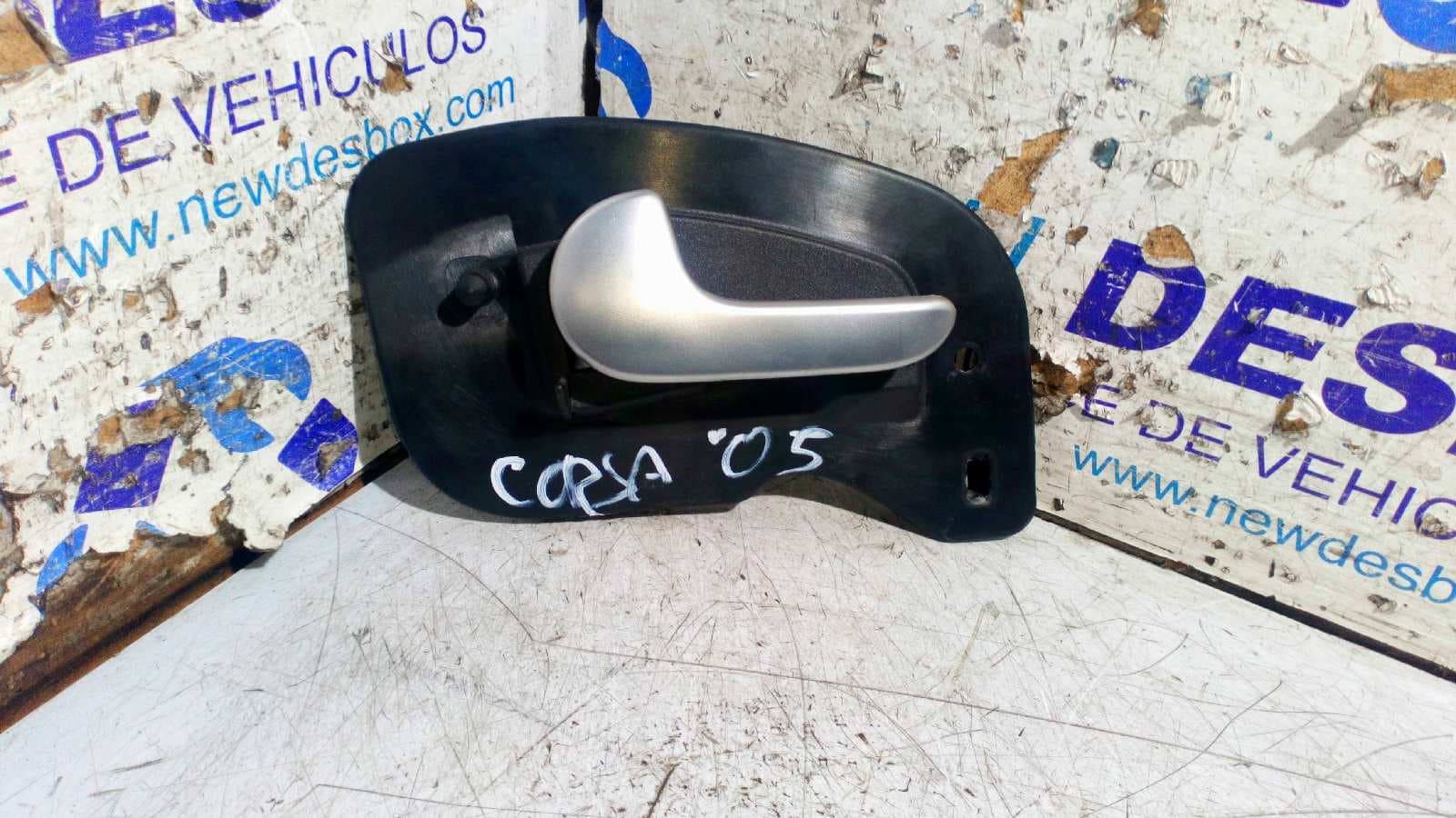 Recambio de MANETA INTERIOR DELANTERA IZQUIERDA para OPEL CORSA C 1.3 16V CDTI CAT (Z 13 DT / LN9) Z13DT referencia OEM IAM 316053479   - GRIS