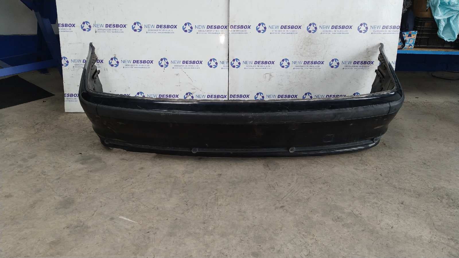 Recambio de PARAGOLPES TRASERO para BMW SERIE 3 BERLINA (E46) D204D1     referencia OEM IAM    - NEGRO