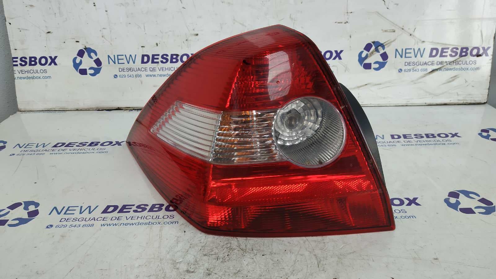 Recambio de PILOTO TRASERO IZQUIERDO para RENAULT MEGANE II BERLINA 5P 1.6 16V K4M T7 referencia OEM IAM    - GRIS