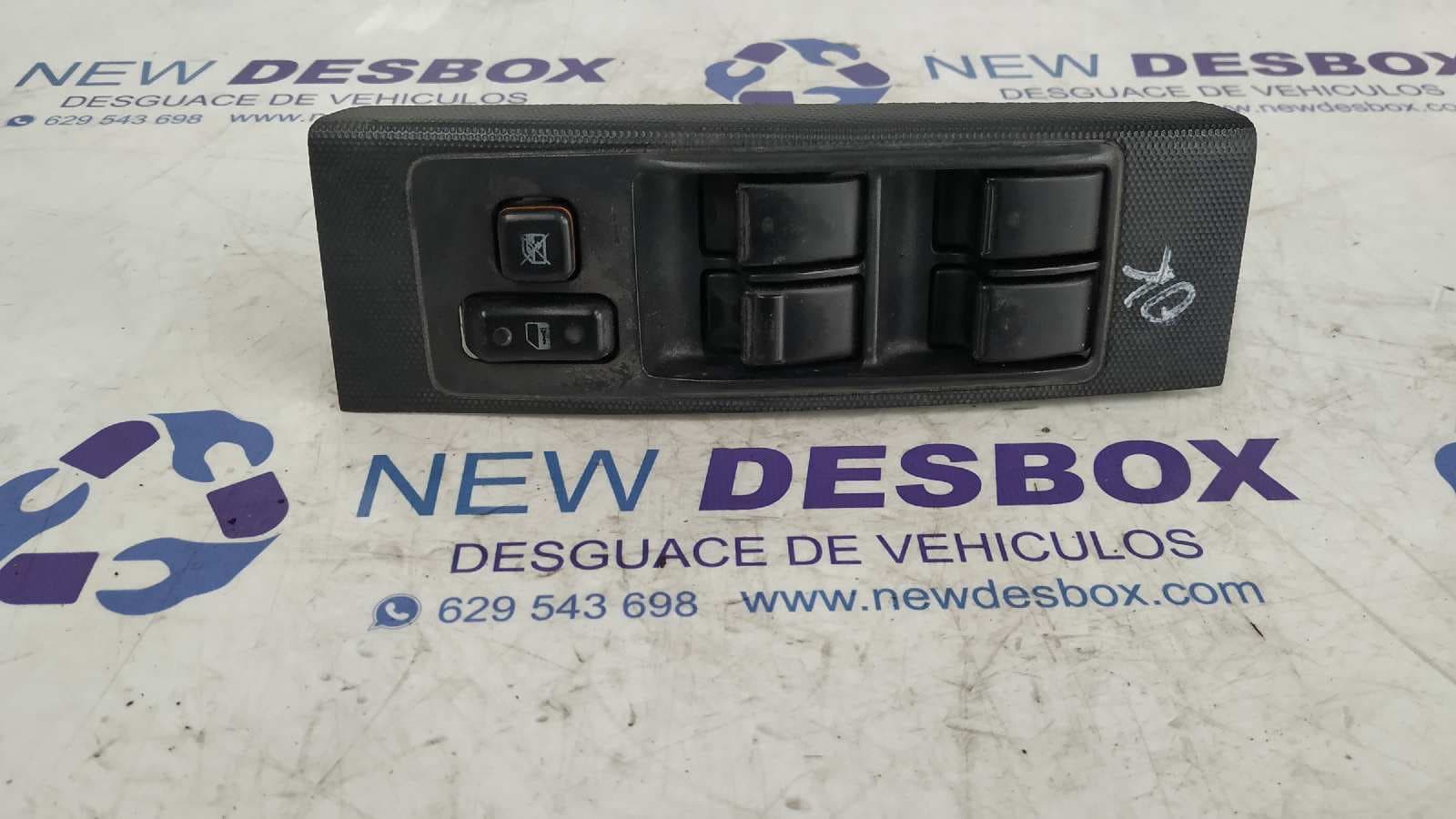 Recambio de MANDO ELEVALUNAS DELANTERO IZQUIERDO para TOYOTA COROLLA VERSO (R1) referencia OEM IAM 848200F030