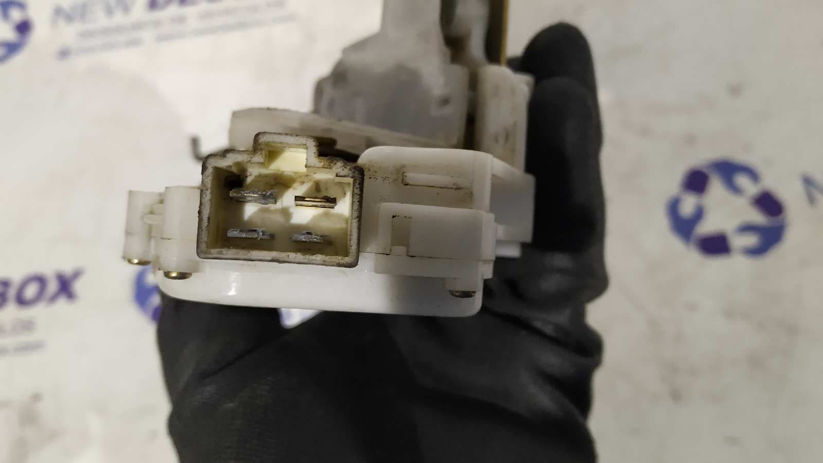 Recambio de CERRADURA PUERTA DELANTERA IZQUIERDA para MITSUBISHI L 200 (K34T) 2.5 Turbodiesel 4D56 referencia OEM IAM    - ROJO 2
