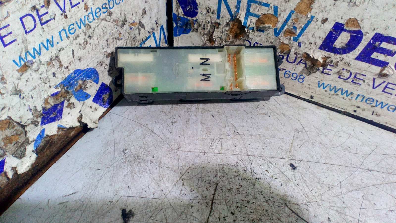 Recambio de MANDO ELEVALUNAS DELANTERO IZQUIERDO para NISSAN ALMERA TINO (V10M) 2.2 16V Turbodiesel CAT YD22       referencia OEM IAM    - PLATA 2