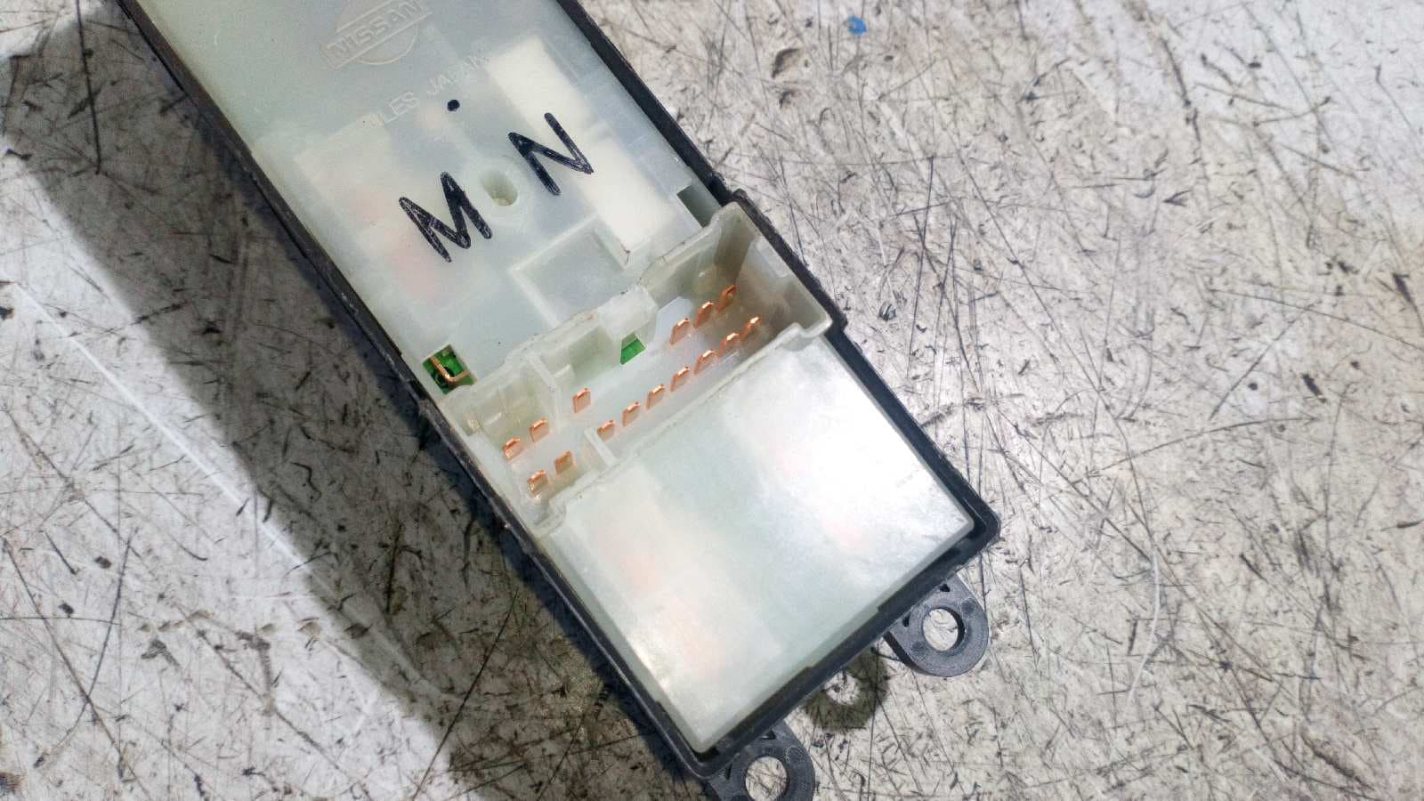 Recambio de MANDO ELEVALUNAS DELANTERO IZQUIERDO para NISSAN ALMERA TINO (V10M) 2.2 16V Turbodiesel CAT YD22       referencia OEM IAM    - PLATA 3