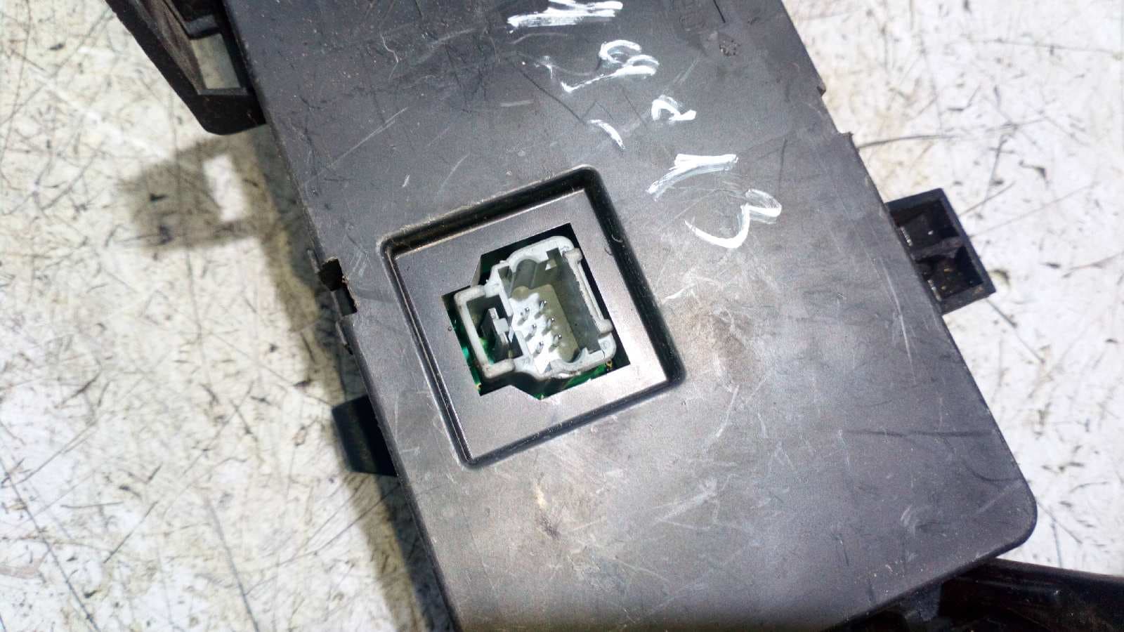 Recambio de MANDO CALEFACCION / AIRE ACONDICIONADO para CITROEN C2 1.4 KFVTU3JP referencia OEM IAM 96377775XT   - PLATA 5