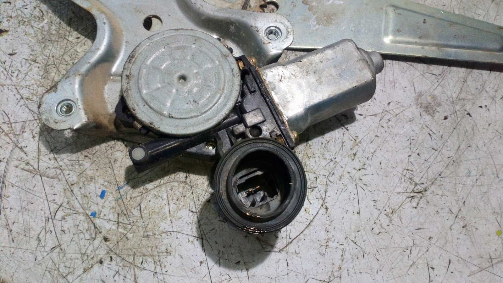 Recambio de ELEVALUNAS TRASERO DERECHO para TOYOTA RAV 4 (A2) 1AZFE referencia OEM IAM 8572032150   - VERDE 4