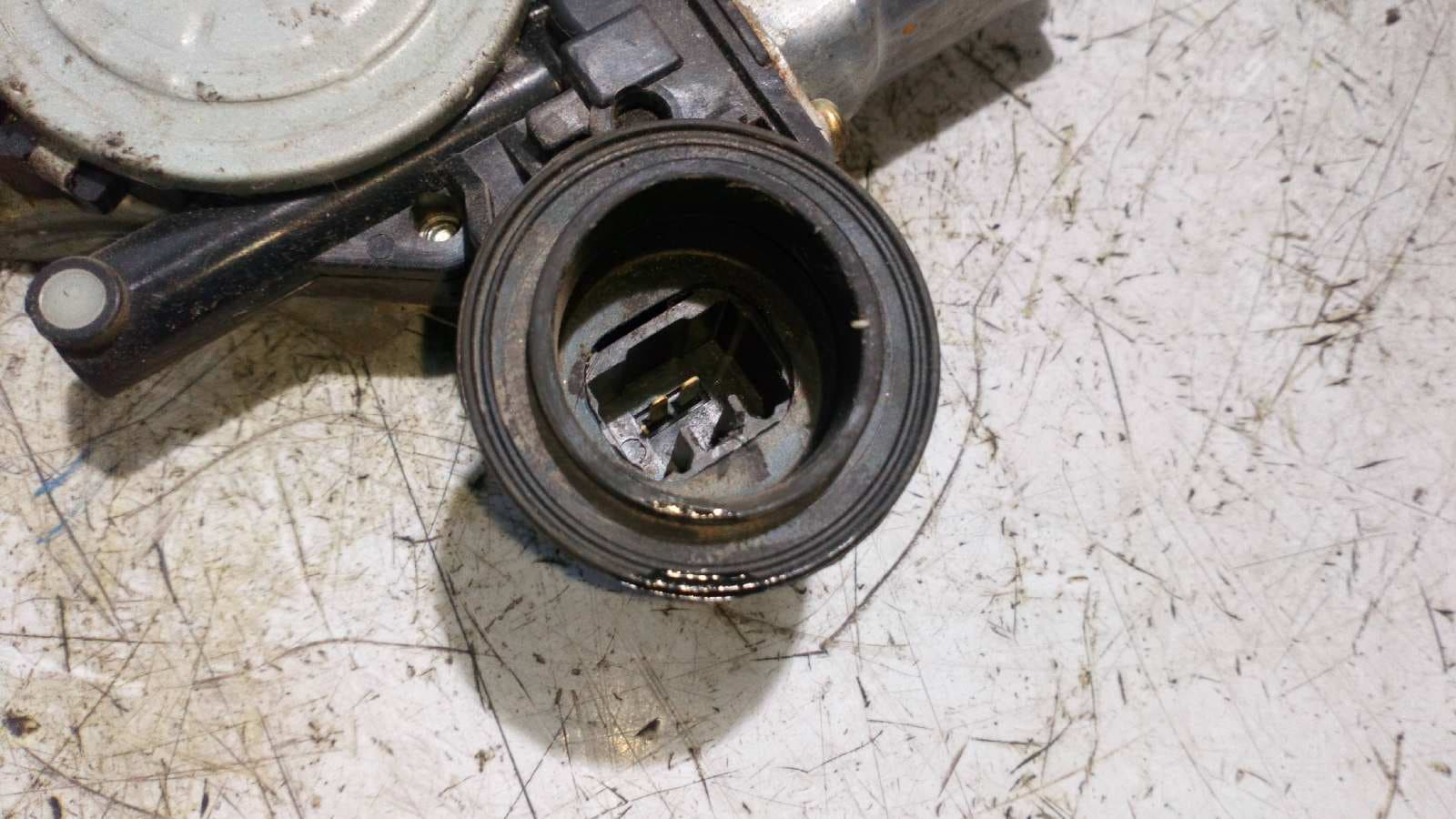 Recambio de ELEVALUNAS TRASERO DERECHO para TOYOTA RAV 4 (A2) 1AZFE referencia OEM IAM 8572032150   - VERDE 2