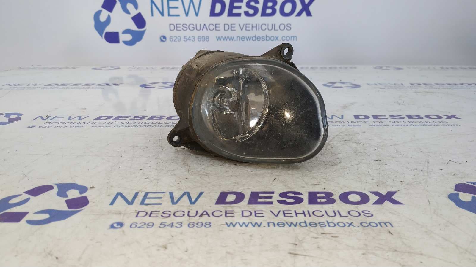 Recambio de FARO ANTINIEBLA IZQUIERDO para AUDI ALLROAD QUATTRO (4B5) 2.5 V6 24V TDI AKE referencia OEM IAM 4Z7941699   - VERDE