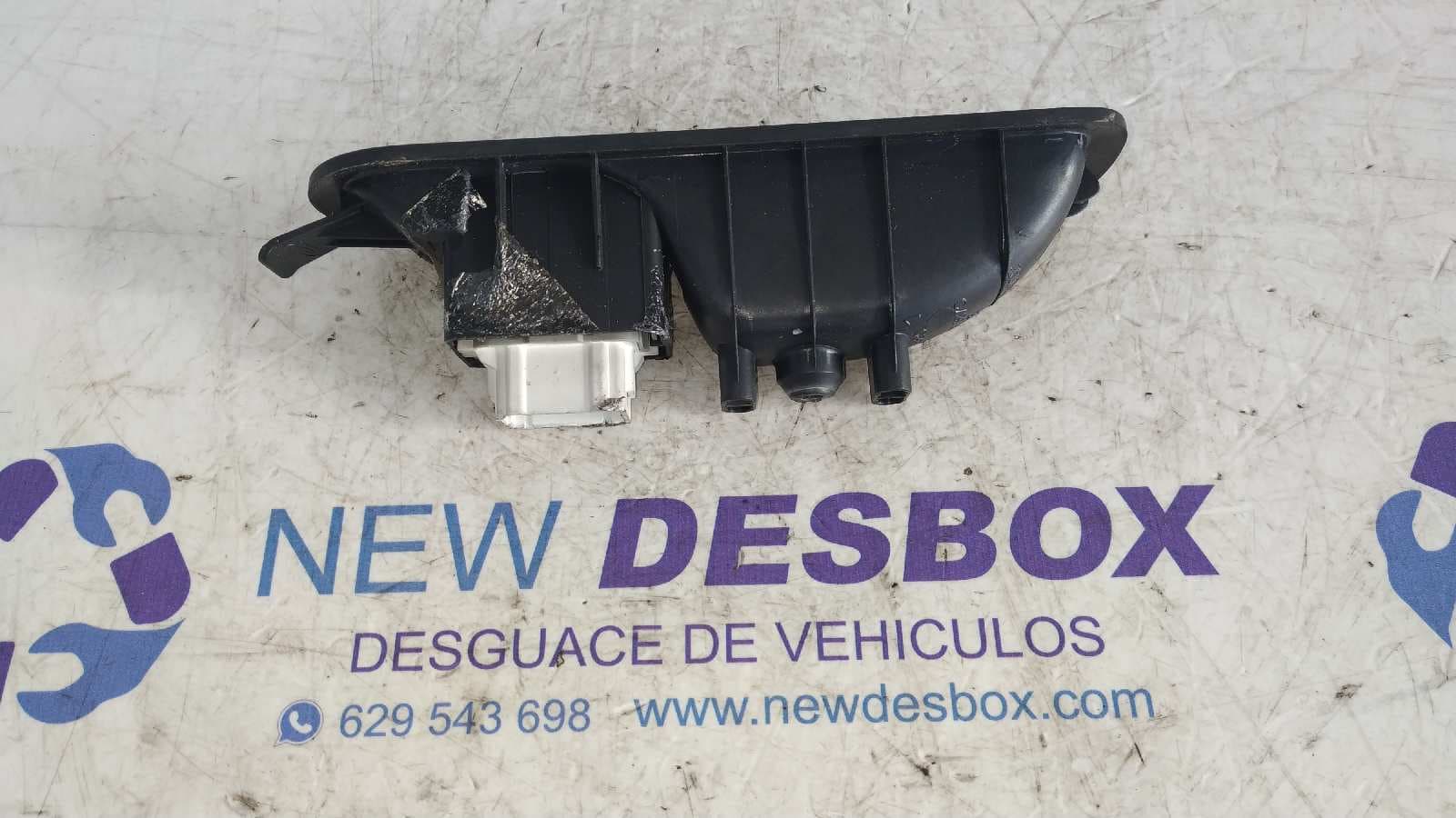 Recambio de MANDO ELEVALUNAS TRASERO DERECHO para RENAULT MEGANE II BERLINA 3P 1.6 CAT K4M760 referencia OEM IAM 156013870   - ROJO 2