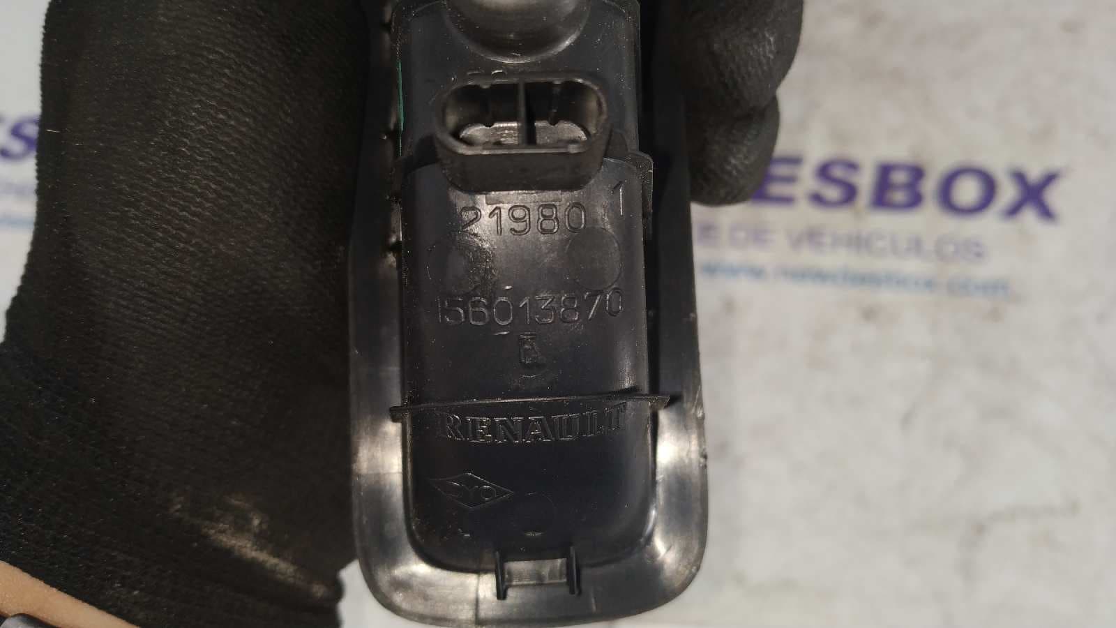 Recambio de MANDO ELEVALUNAS TRASERO DERECHO para RENAULT MEGANE II BERLINA 3P 1.6 CAT K4M760 referencia OEM IAM 156013870   - ROJO 4