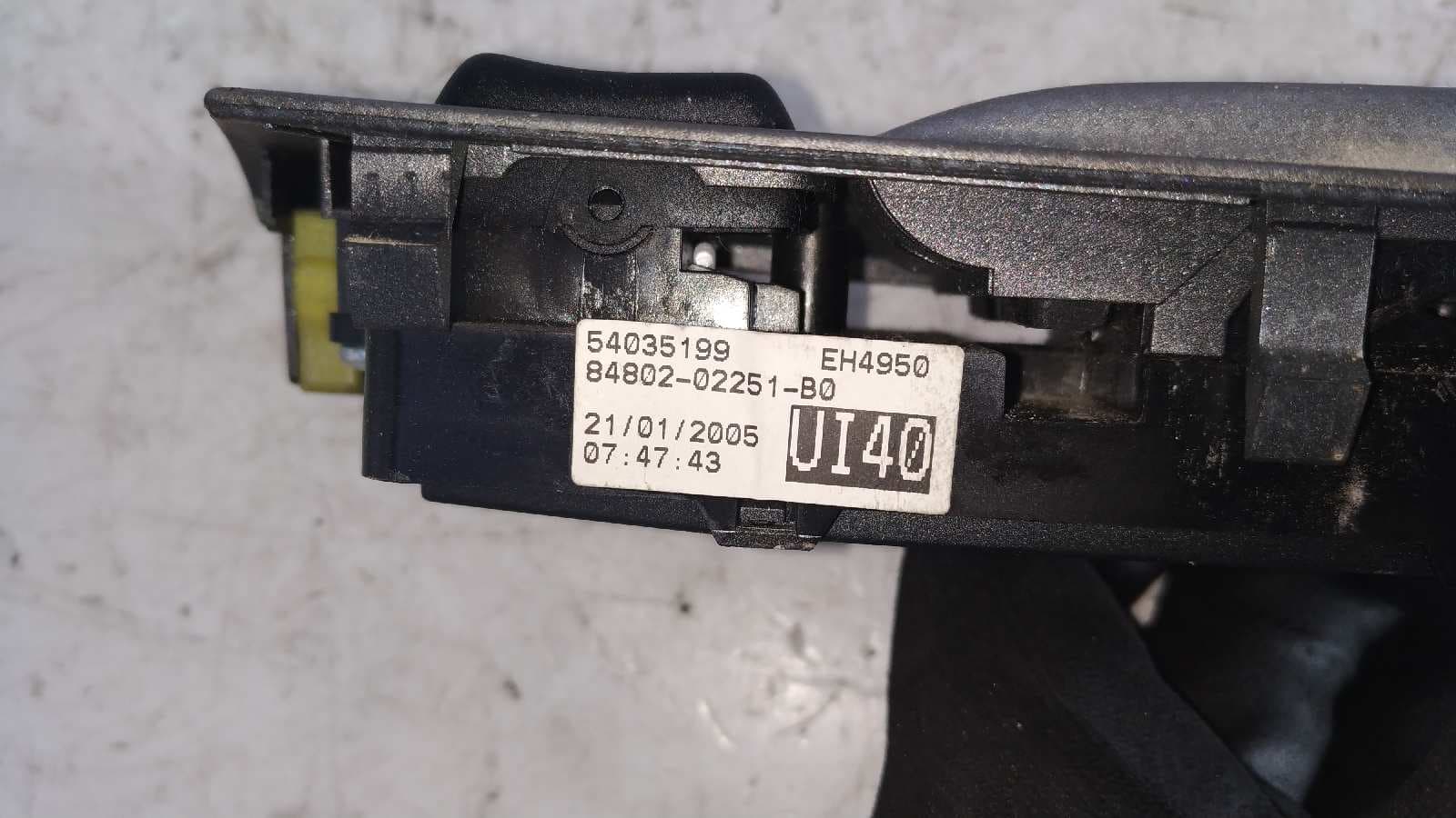 Recambio de MANDO ELEVALUNAS DELANTERO IZQUIERDO para TOYOTA COROLLA (E12) 1.6 Linea Luna Berlina 3ZZFE referencia OEM IAM 848200F030   - GRIS 4