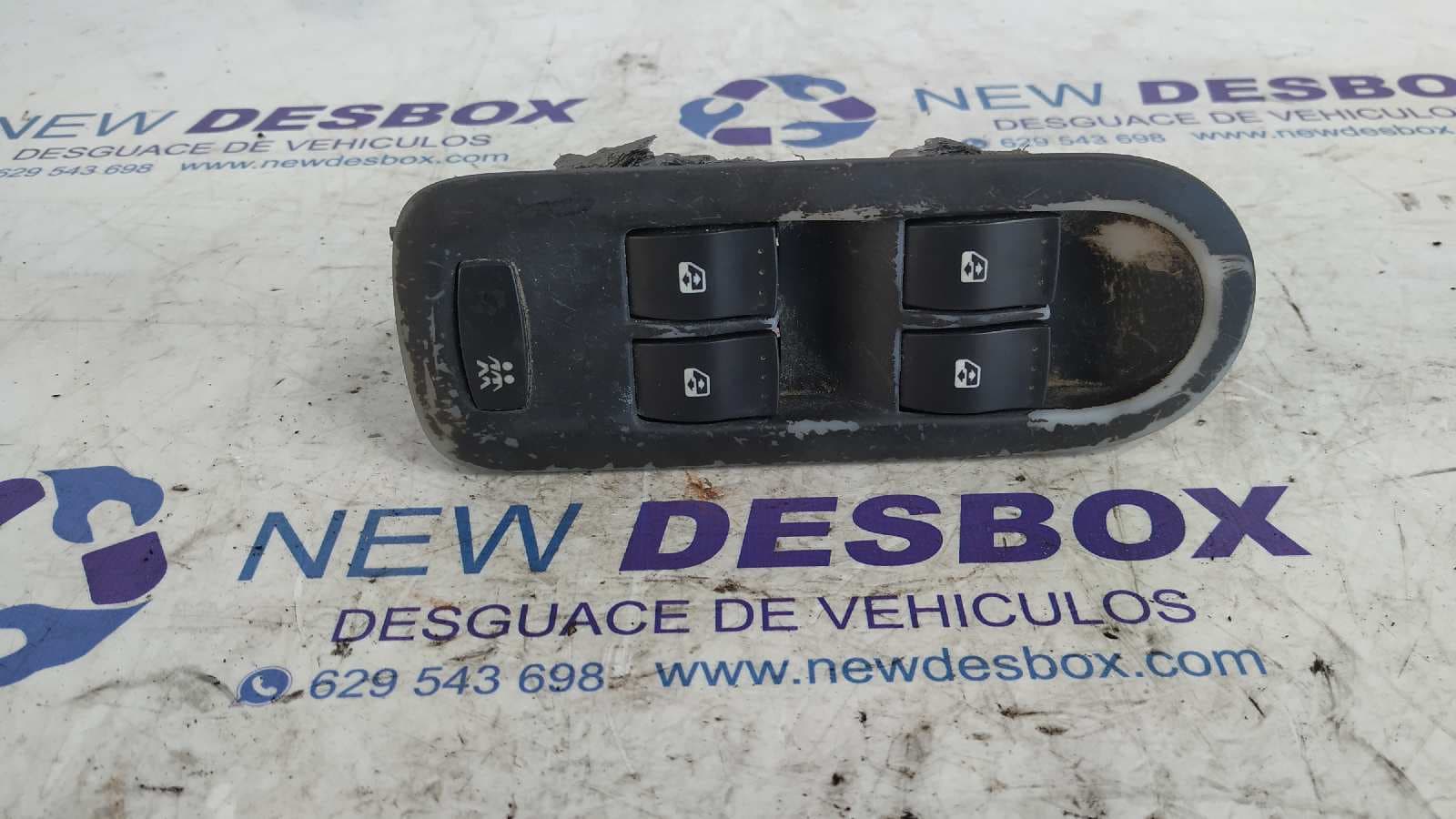 Recambio de MANDO ELEVALUNAS DELANTERO IZQUIERDO para RENAULT MEGANE II FAMILIAR Dynamique F9Q800 referencia OEM IAM 156018070   - PLATA