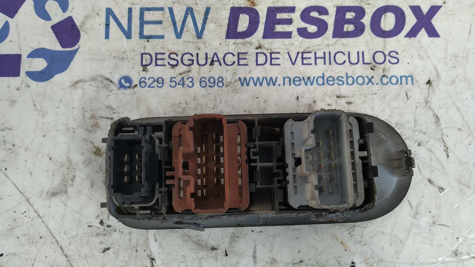 Recambio de MANDO ELEVALUNAS DELANTERO IZQUIERDO para RENAULT MEGANE II FAMILIAR Dynamique F9Q800 referencia OEM IAM 156018070   - PLATA 2