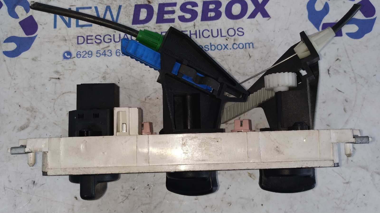 Recambio de MANDO CALEFACCION / AIRE ACONDICIONADO para FORD TRANSIT CAJA CERRADA, CORTA (FY) (2000 =>) FT  330   2.4 D3FA referencia OEM IAM YC1H18K391AB   - BLANCO 4