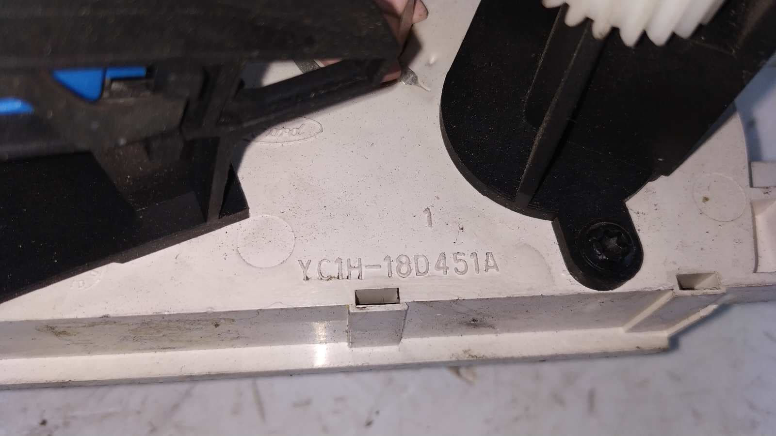 Recambio de MANDO CALEFACCION / AIRE ACONDICIONADO para FORD TRANSIT CAJA CERRADA, CORTA (FY) (2000 =>) FT  330   2.4 D3FA referencia OEM IAM YC1H18K391AB   - BLANCO 5
