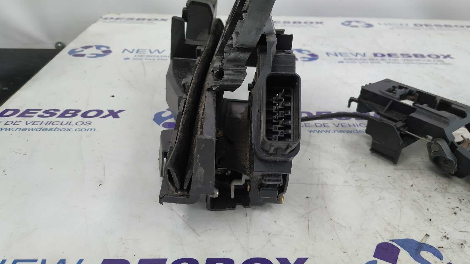 Recambio de CERRADURA PUERTA DELANTERA DERECHA para FORD FOCUS BERLINA (CAP) 1.6 CAT referencia OEM IAM    - GRIS 7