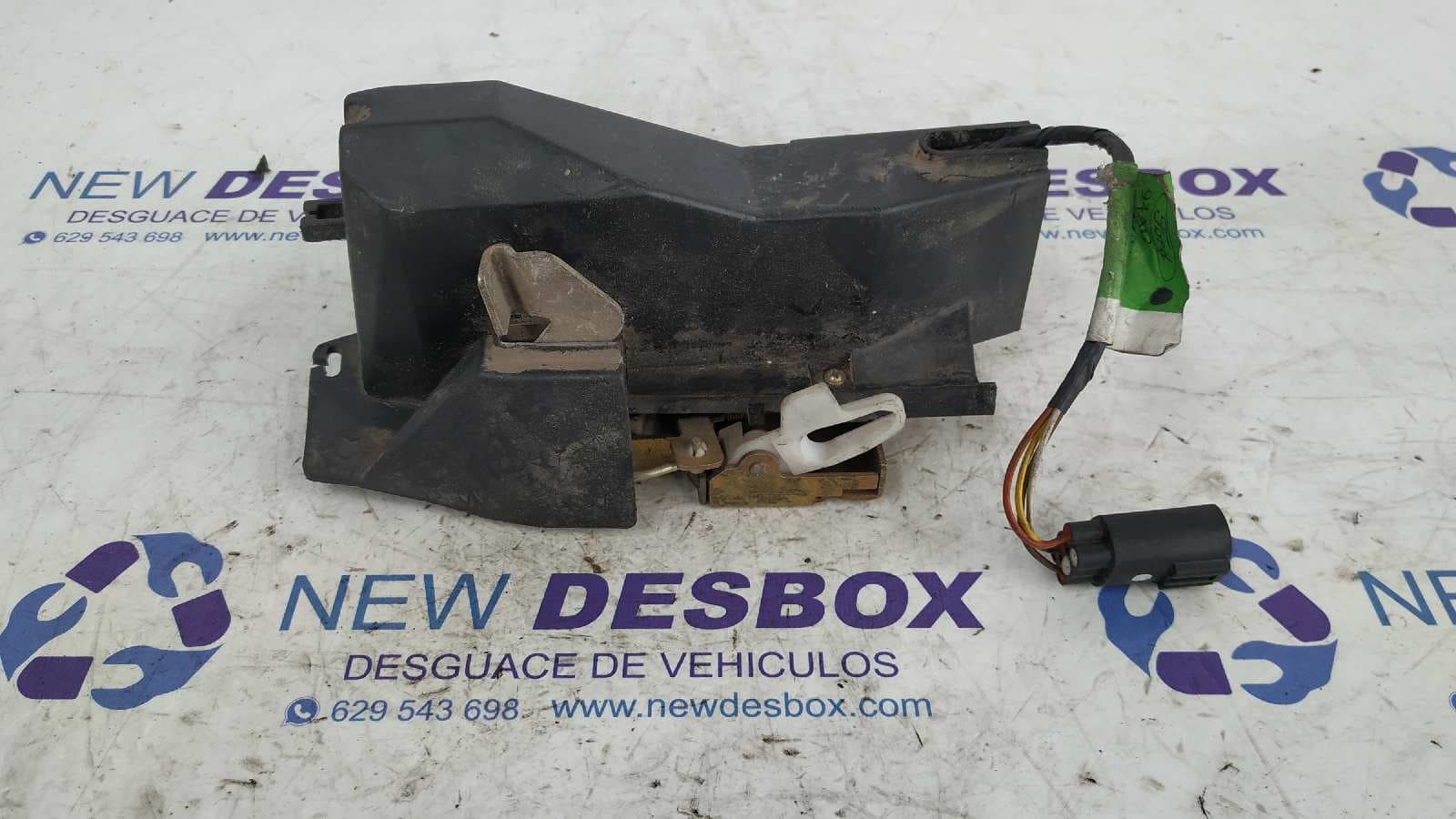 Recambio de CERRADURA PUERTA DELANTERA DERECHA para FORD ESCORT BERL./TURNIER Atlanta Berlina RFD referencia OEM IAM    - ROJO GRANATE