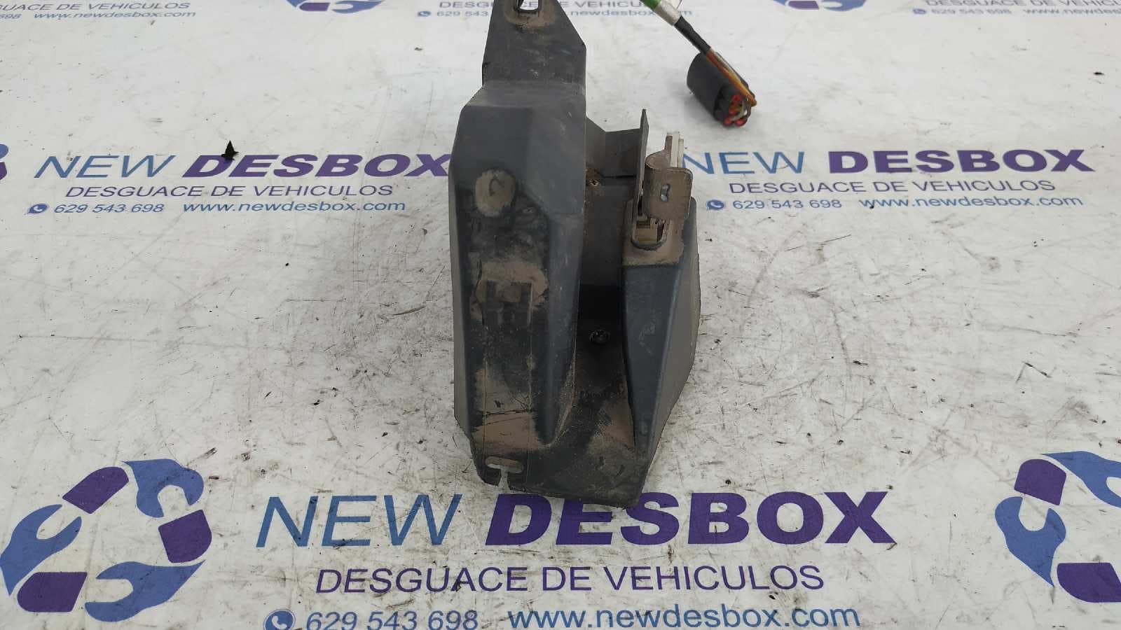 Recambio de CERRADURA PUERTA DELANTERA DERECHA para FORD ESCORT BERL./TURNIER Atlanta Berlina RFD referencia OEM IAM    - ROJO GRANATE 3
