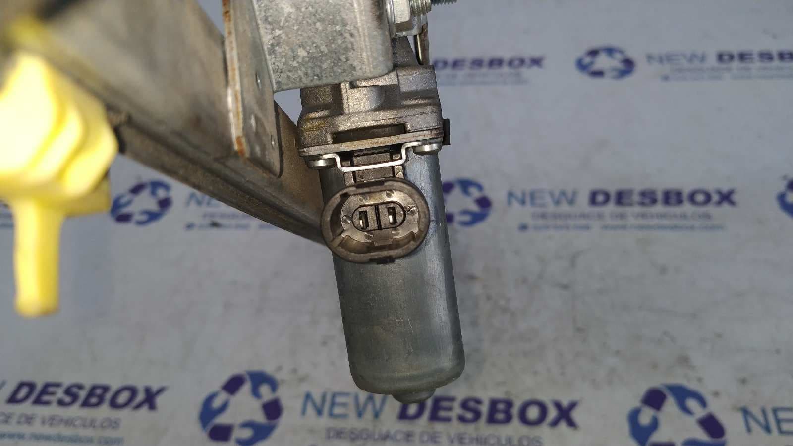 Recambio de ELEVALUNAS DELANTERO DERECHO para OPEL VIVARO FURGÓN/COMBI (07.2006 =>) 2.0 16V CDTI M9R E7 referencia OEM IAM 37103001   - BLANCO 2