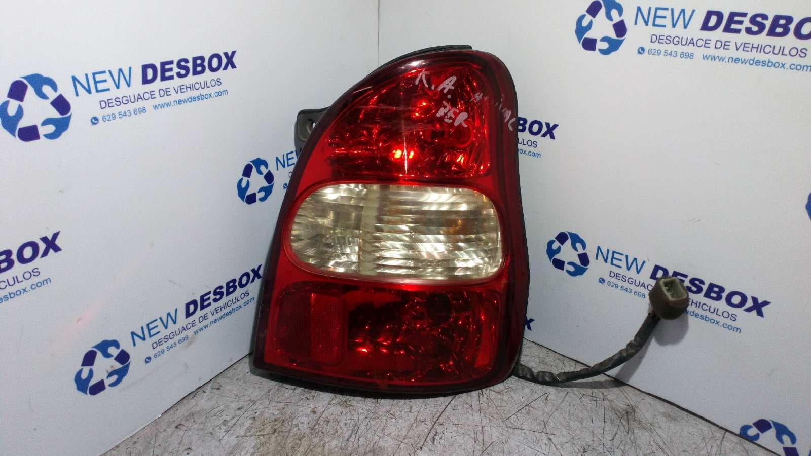 Recambio de PILOTO TRASERO DERECHO para KIA CARNIVAL 2.9 referencia OEM IAM 0K55251140