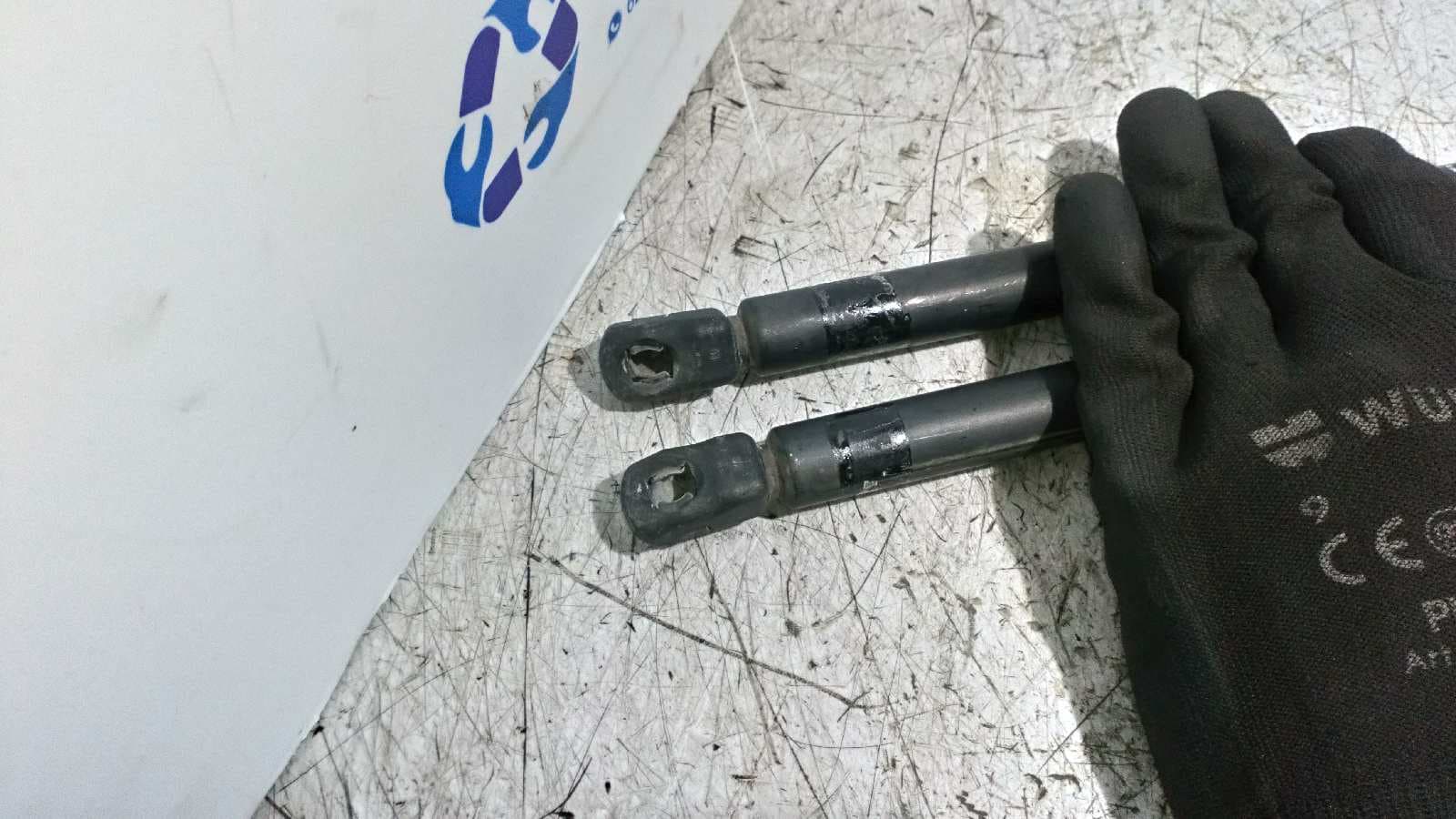 Recambio de AMORTIGUADORES MALETERO / PORTON para SEAT AROSA (6H1) 1.0 AUC referencia OEM IAM 6X0827550A   - BLANCO 2