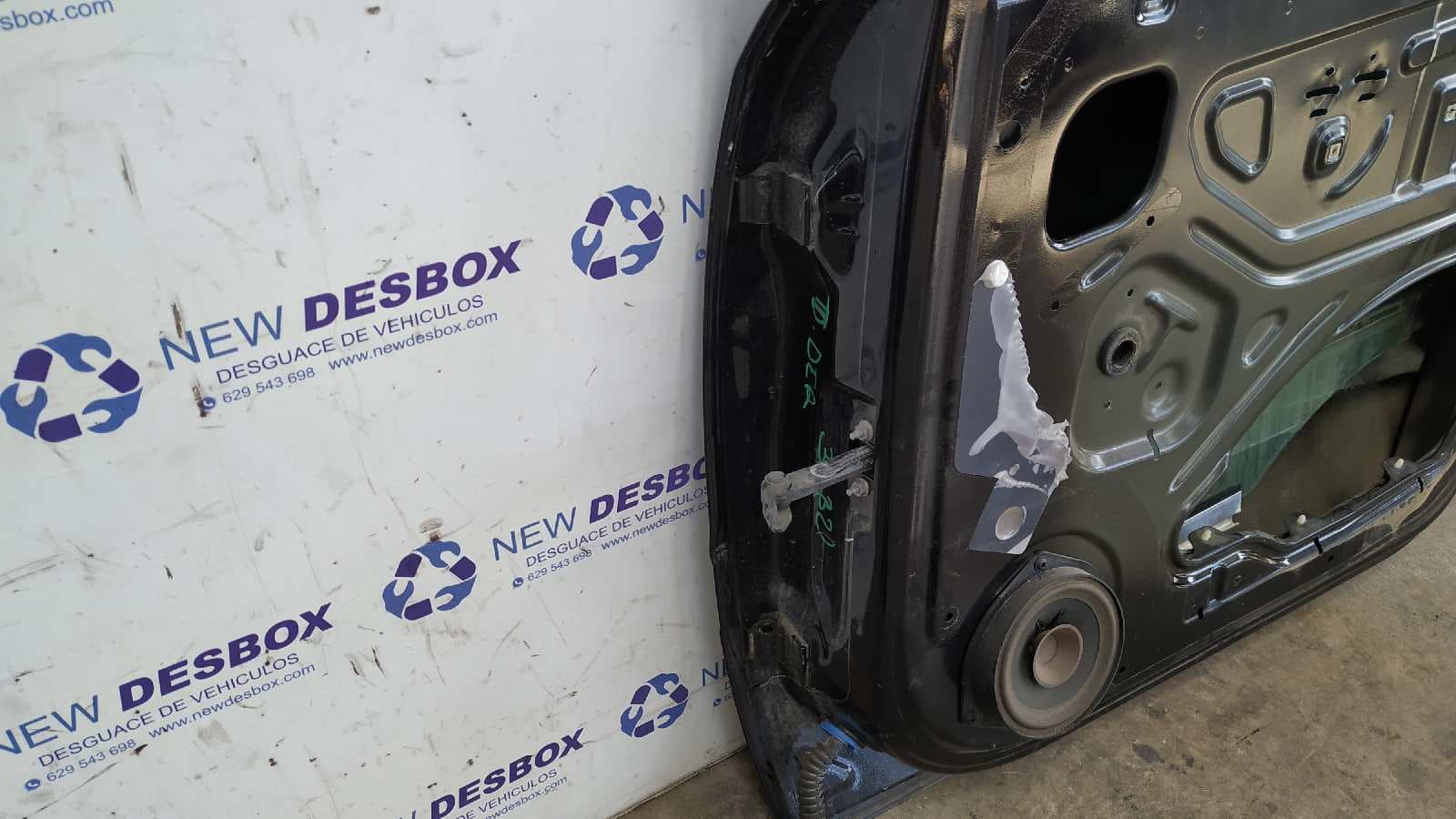 Recambio de PUERTA TRASERA DERECHA para OPEL ZAFIRA B Z19DT referencia OEM IAM    - NEGRO 3
