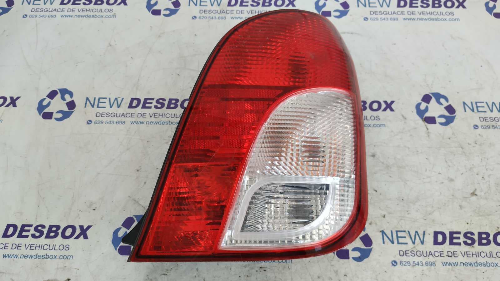 Recambio de PILOTO TRASERO DERECHO para KIA CARENS 1.8 16V EX Monovolumen TB referencia OEM IAM    - VERDE