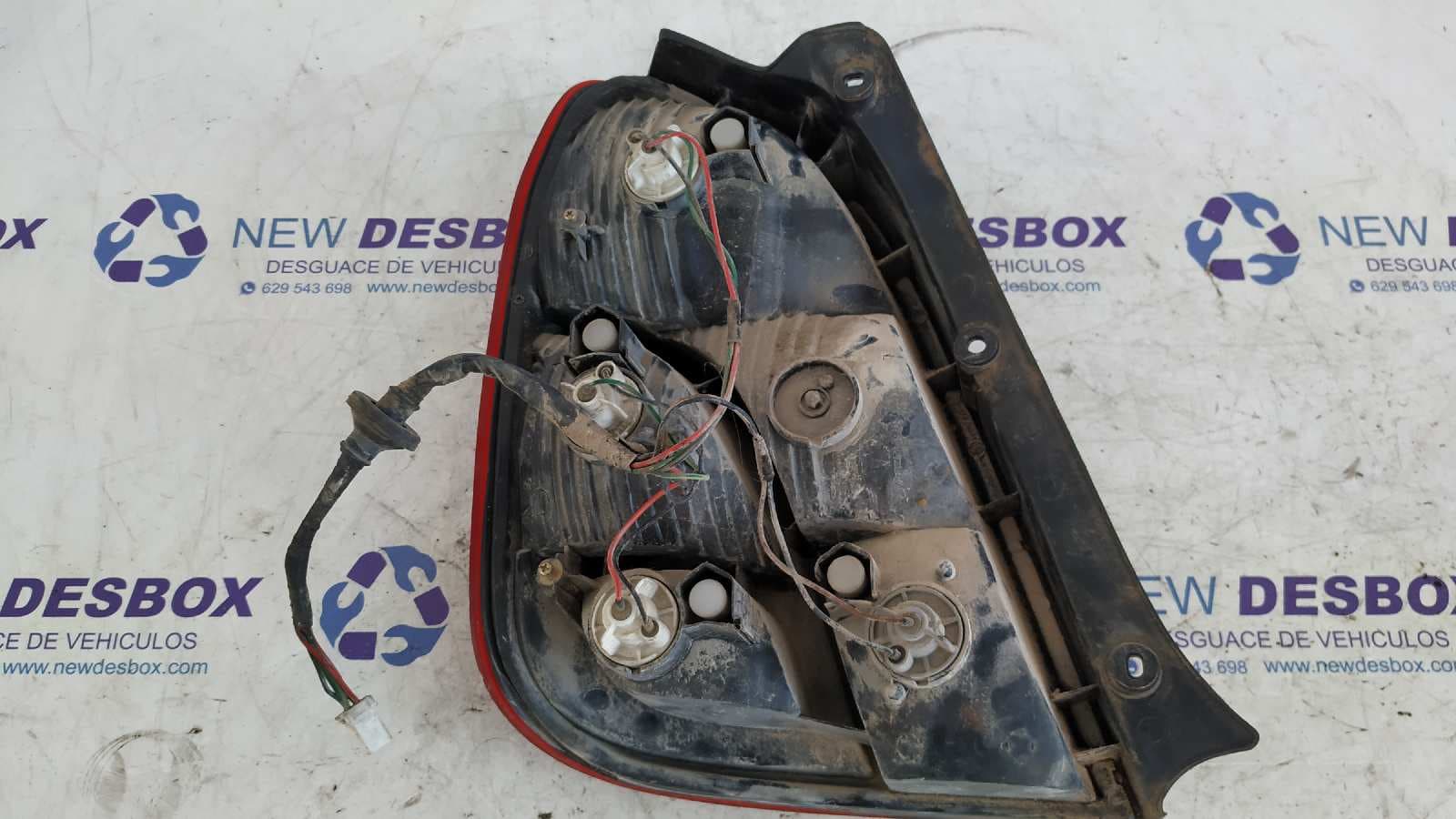 Recambio de PILOTO TRASERO DERECHO para KIA CARENS 1.8 16V EX Monovolumen TB referencia OEM IAM    - VERDE 2