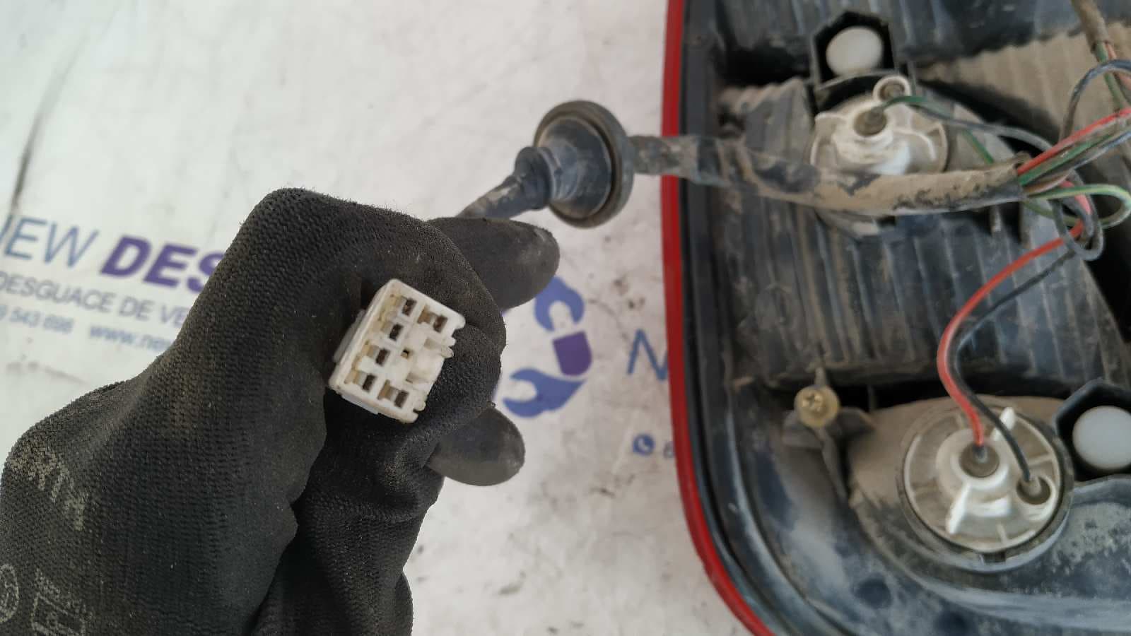 Recambio de PILOTO TRASERO DERECHO para KIA CARENS 1.8 16V EX Monovolumen TB referencia OEM IAM    - VERDE 3