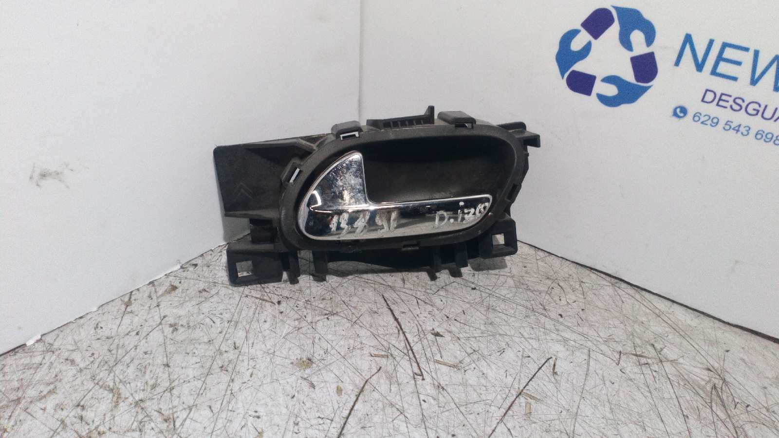 Recambio de MANETA INTERIOR DELANTERA IZQUIERDA para PEUGEOT 207 SW Confort 9HXDV6ATED4 referencia OEM IAM 96555518VD   - PLATA