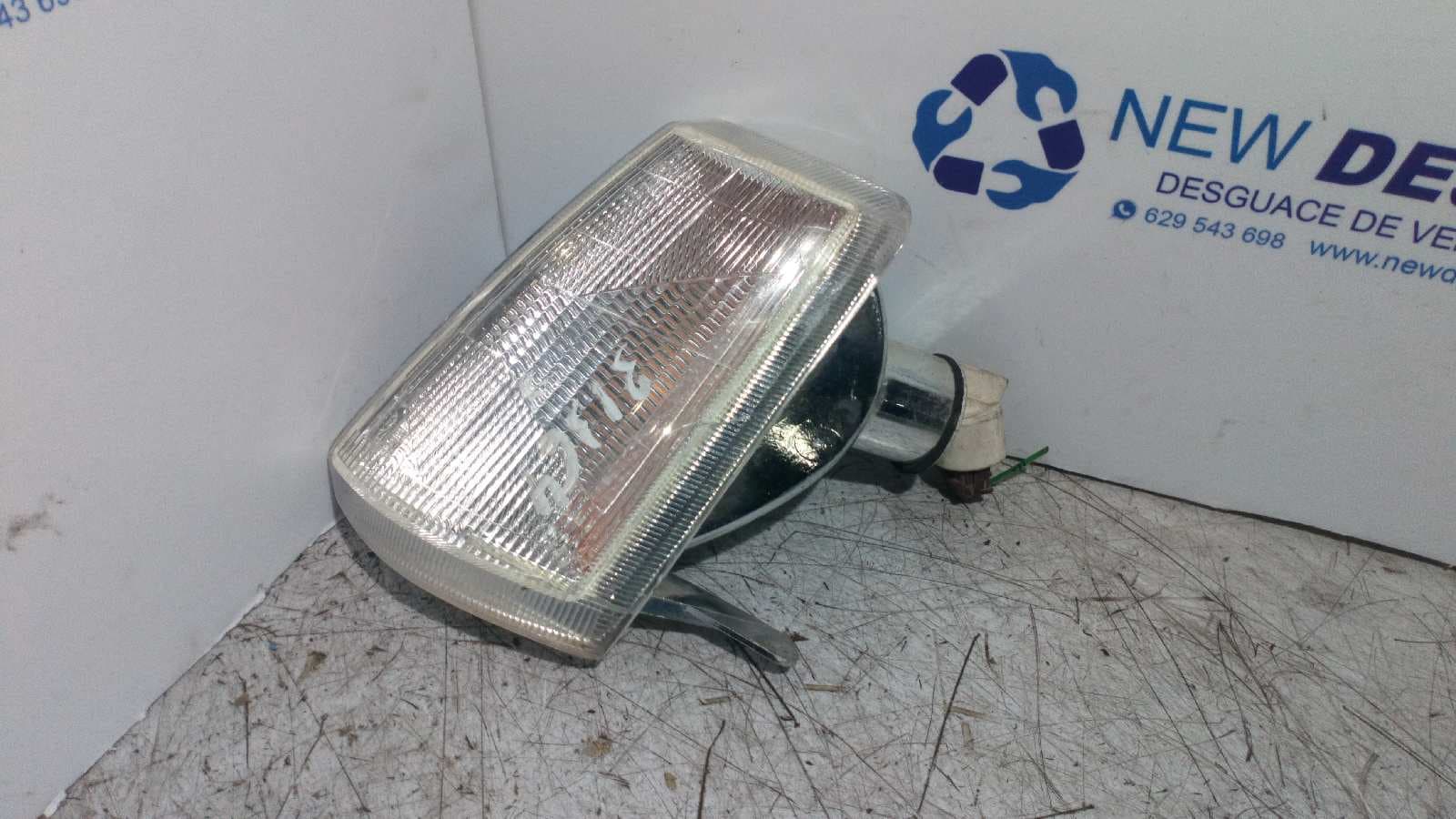 Recambio de PILOTO DELANTERO IZQUIERDO para PEUGEOT 205 BERLINA 1.8 D Generation A9A        referencia OEM IAM 48695   - BLANCO