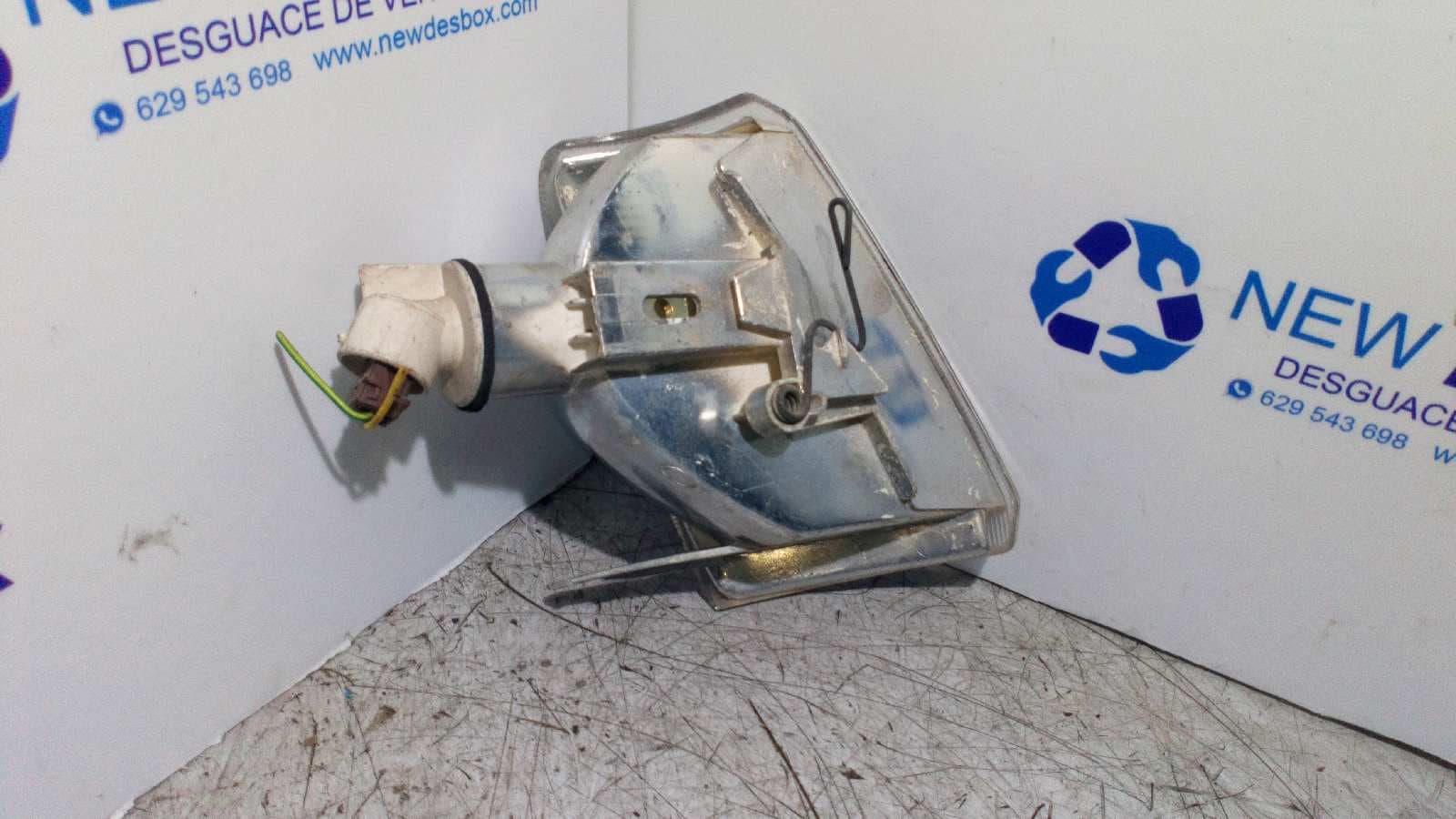 Recambio de PILOTO DELANTERO IZQUIERDO para PEUGEOT 205 BERLINA 1.8 D Generation A9A        referencia OEM IAM 48695   - BLANCO 2
