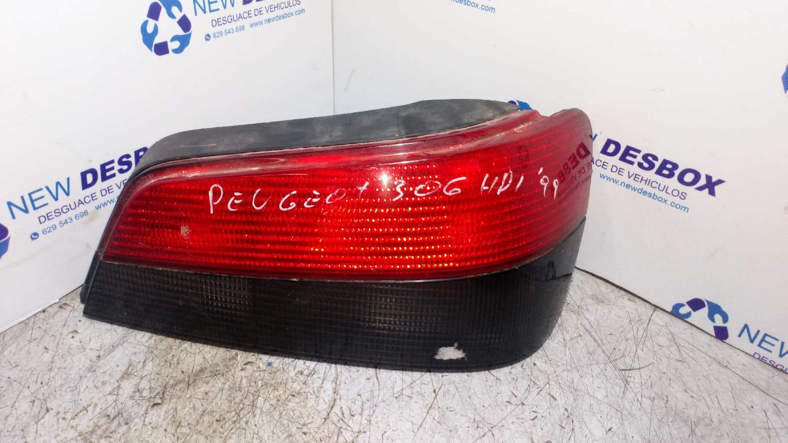 Recambio de PILOTO TRASERO DERECHO para PEUGEOT 306 BERLINA 3/5 PUERTAS (S1) referencia OEM IAM 6077