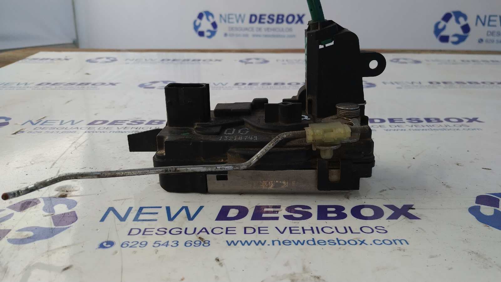 Recambio de CERRADURA PUERTA DELANTERA DERECHA para OPEL ZAFIRA B Cosmo Z19DT referencia OEM IAM 13210749   - NEGRO
