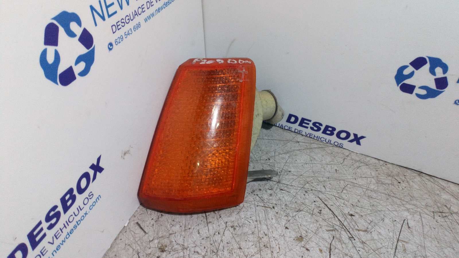 Recambio de PILOTO DELANTERO IZQUIERDO para PEUGEOT 205 BERLINA 1.1 Mito 1G1E referencia OEM IAM 6076T   - ROJO