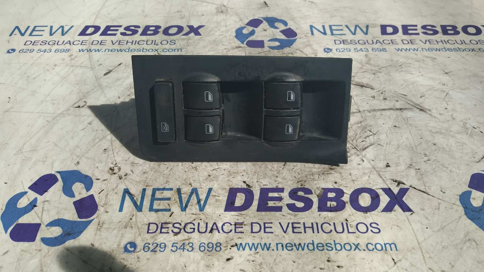 Recambio de MANDO ELEVALUNAS DELANTERO IZQUIERDO para AUDI A6 BERLINA (4B2) 2.5 TDI BDG referencia OEM IAM 4B0959851B   - GRIS