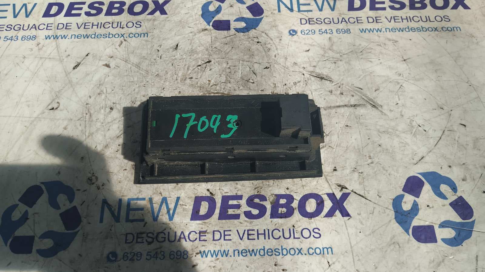 Recambio de MANDO ELEVALUNAS DELANTERO IZQUIERDO para AUDI A6 BERLINA (4B2) 2.5 TDI BDG referencia OEM IAM 4B0959851B   - GRIS 4