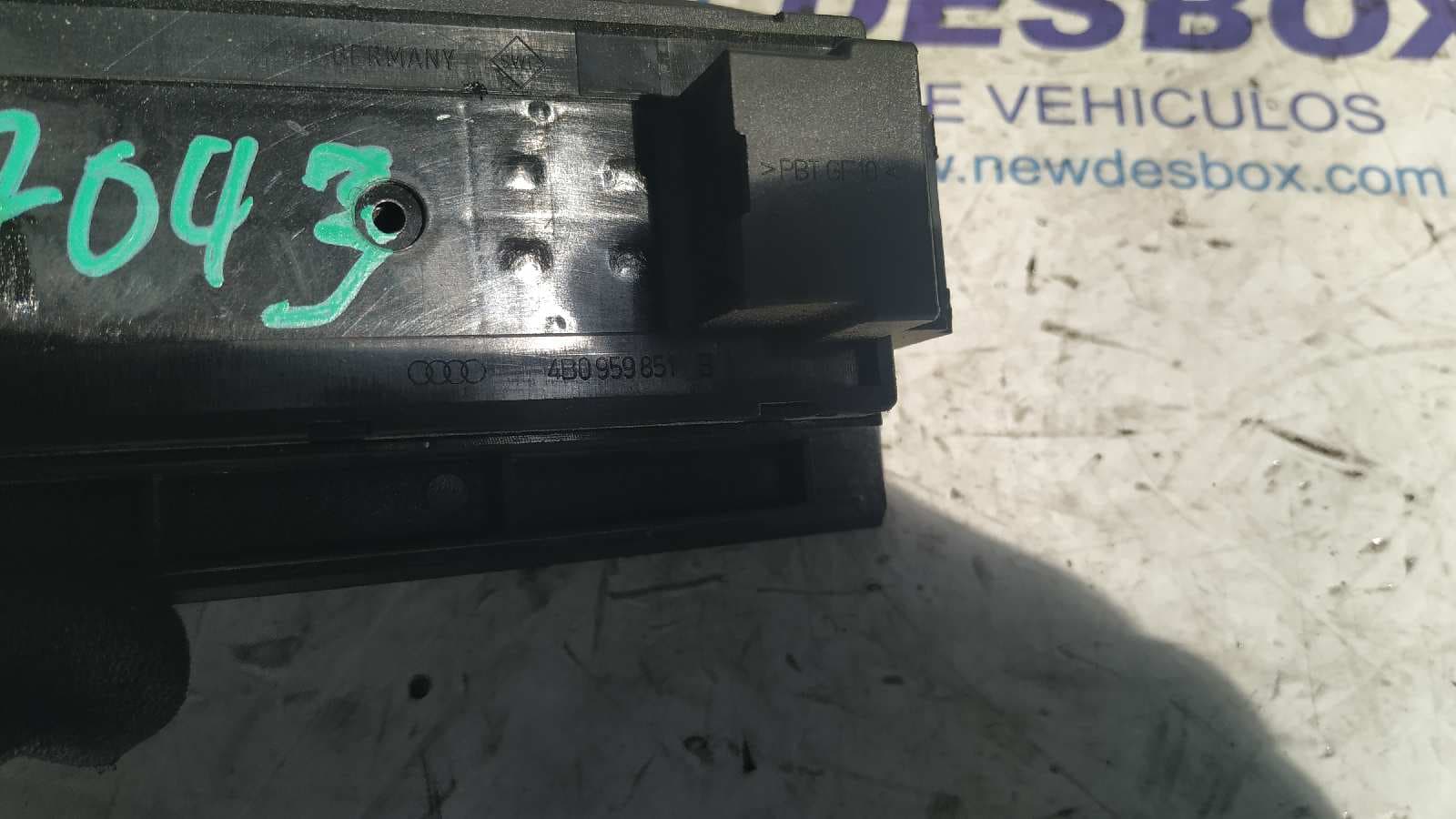 Recambio de MANDO ELEVALUNAS DELANTERO IZQUIERDO para AUDI A6 BERLINA (4B2) 2.5 TDI BDG referencia OEM IAM 4B0959851B   - GRIS 2