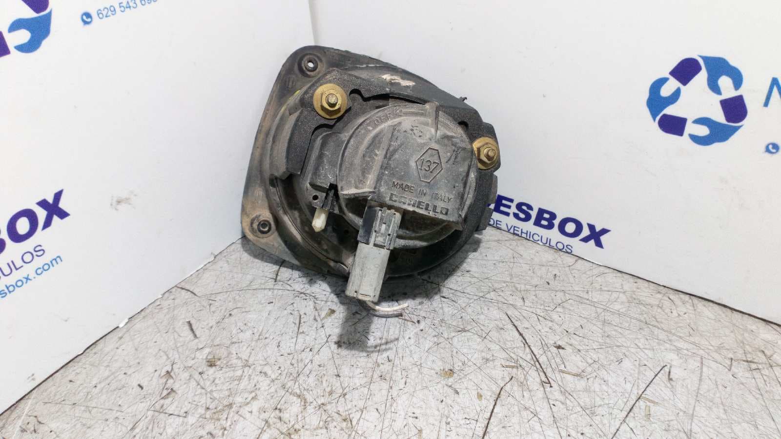 Recambio de FARO ANTINIEBLA DERECHO para RENAULT CLIO II FASE I (B/CBO) 1.4 E7J780 referencia OEM IAM 51838   - GRIS 2