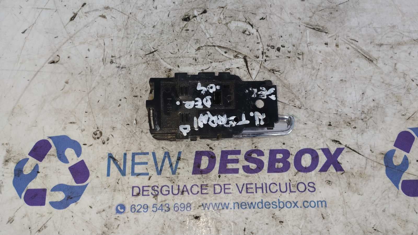 Recambio de MANETA INTERIOR DELANTERA DERECHA para NISSAN TERRANO/TERRANO.II (R20) referencia OEM IAM 4