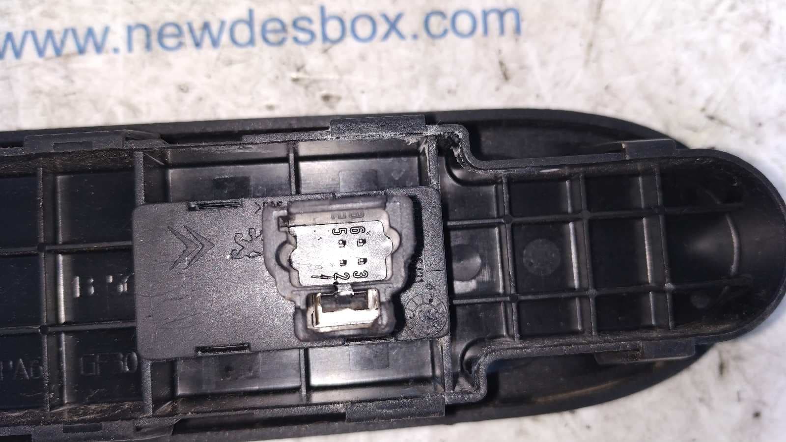 Recambio de MANDO ELEVALUNAS DELANTERO DERECHO para PEUGEOT 307 BREAK / SW (S1) BREAK XS RHRDW10BTED4 referencia OEM IAM 96351625XT   - AMARILLO 3