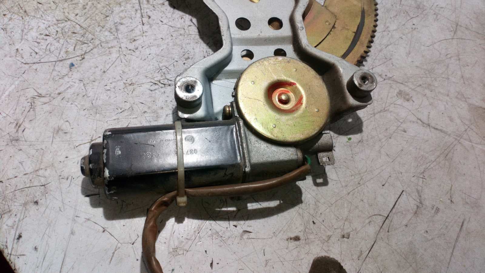 Recambio de ELEVALUNAS DELANTERO DERECHO para KIA CARNIVAL 2.9 Turbodiesel CAT J3 referencia OEM IAM    - GRIS 3