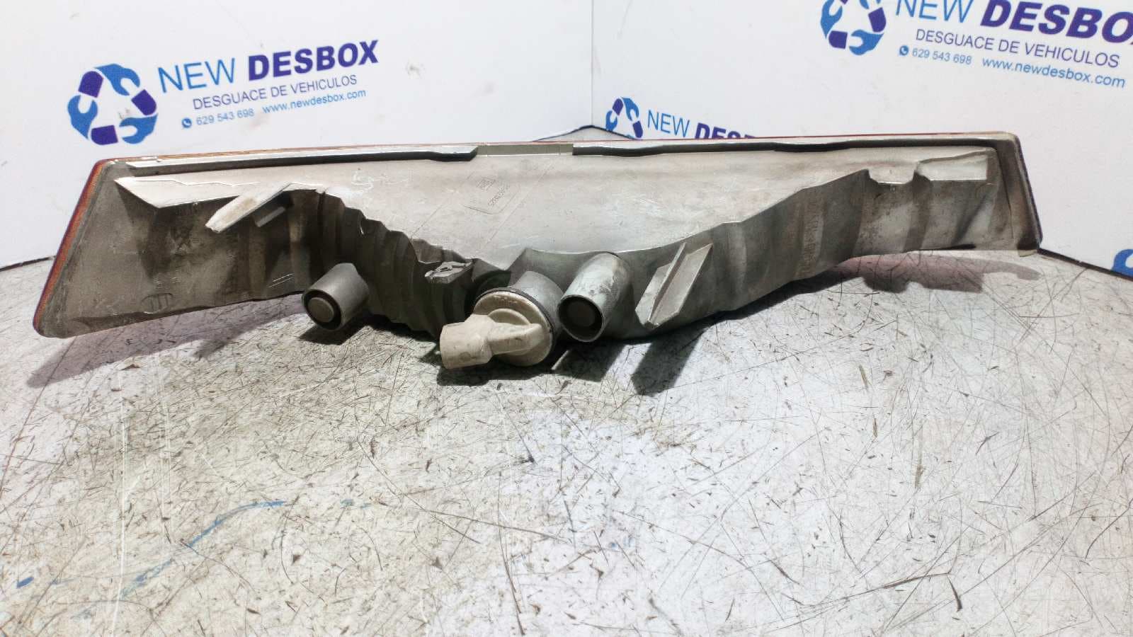 Recambio de PILOTO DELANTERO IZQUIERDO para RENAULT TRAFIC CAJA CERRADA (AB 4.01) referencia OEM IAM 89020825 3