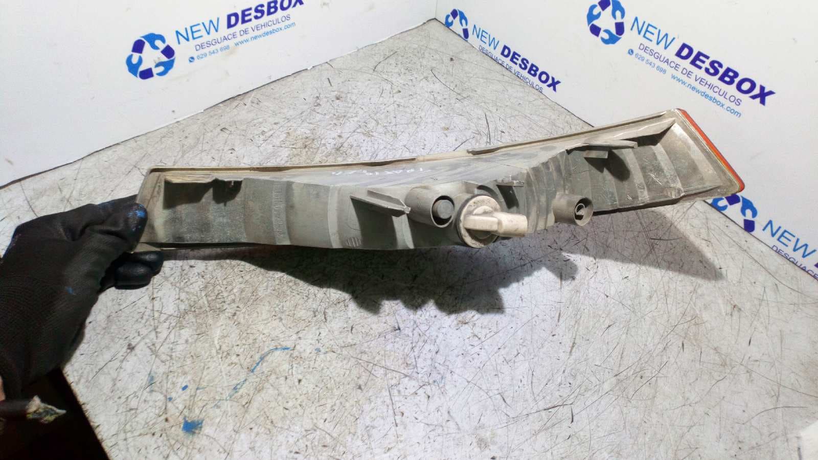 Recambio de PILOTO DELANTERO DERECHO para RENAULT TRAFIC CAJA CERRADA (AB 4.01) referencia OEM IAM 89005564 3