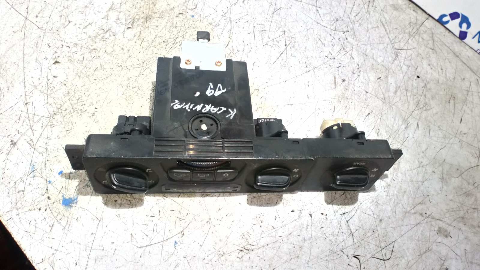 Recambio de MANDO CALEFACCION / AIRE ACONDICIONADO para KIA CARNIVAL 2.9 referencia OEM IAM 90800115 2