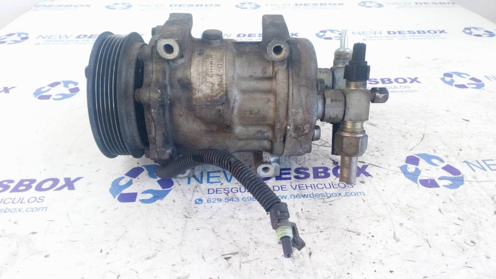 Recambio de COMPRESOR AIRE ACONDICIONADO para CHRYSLER JEEP CHEROKEE (XJ) 2.5 CAT P00 referencia OEM IAM 0678604370   - NEGRO