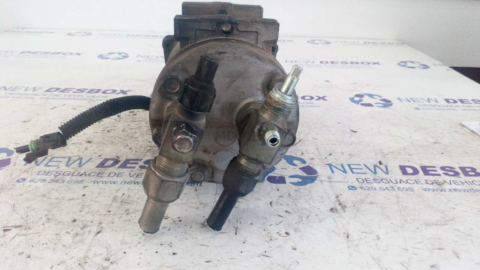 Recambio de COMPRESOR AIRE ACONDICIONADO para CHRYSLER JEEP CHEROKEE (XJ) 2.5 CAT P00 referencia OEM IAM 0678604370   - NEGRO 6