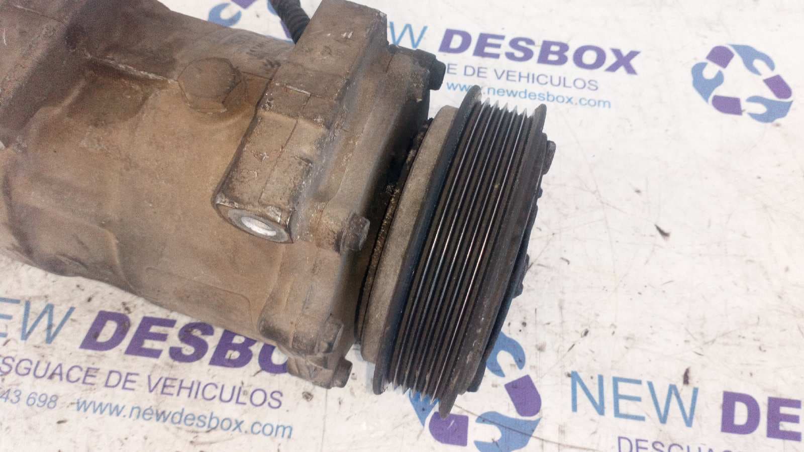 Recambio de COMPRESOR AIRE ACONDICIONADO para CHRYSLER JEEP CHEROKEE (XJ) 2.5 CAT P00 referencia OEM IAM 0678604370   - NEGRO 4