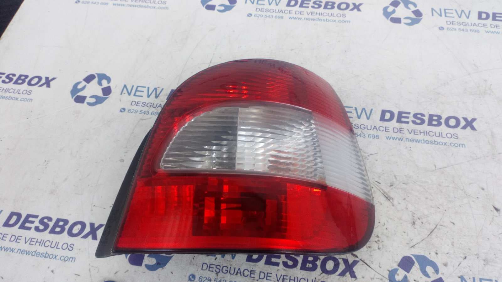 Recambio de PILOTO TRASERO DERECHO para RENAULT SCENIC RX4 (JA0) 1.9 dCi Diesel CAT F9Q740 referencia OEM IAM 2341   - GRIS