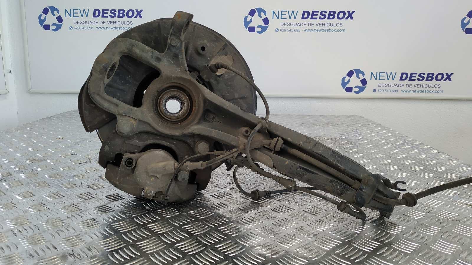 Recambio de MANGUETA DELANTERA IZQUIERDA para VOLKSWAGEN TOUAREG (7LA) BAC referencia OEM IAM 7L6407257A   - NEGRO